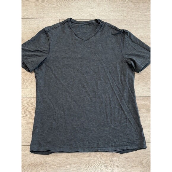Lululemon Shirt Men’s Large Tee Active Gym Workout Athleisure V-neck Shirt - Picture 1 of 6
